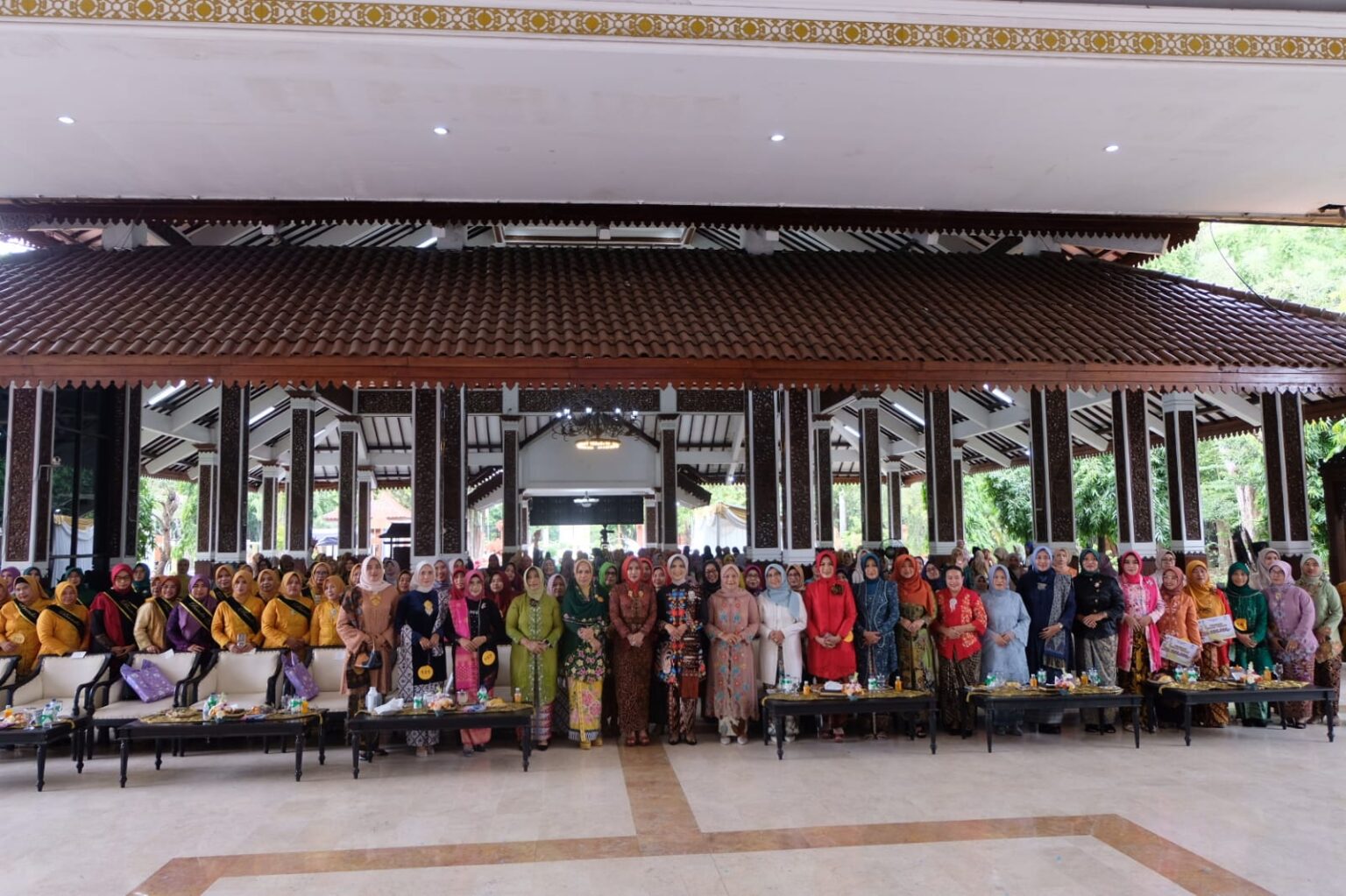 peluncuran Puspaga Rinata dan pengukuhan Bunda Genre dalam peringatan Hari Kartini di Pendopo Delta Wibawa Peluncuran Puspaga Rinata dan pengukuhan Bunda Genre dalam peringatan Hari Kartini di Pendopo Delta Wibawa, Senin (21/4/2025)