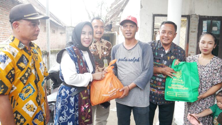 Rumah Warga Rusak Diterjang Angin, Wabup Sidoarjo Turun Tangan Wabup Sidoarjo Mimik Idayana