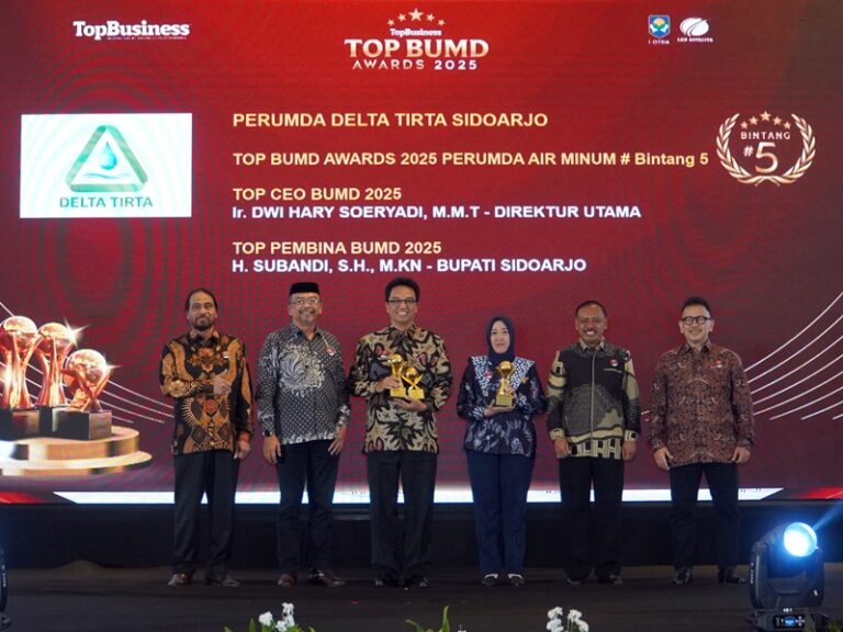 Perumda Delta Tirta Sidoarjo berhasil mencatatkan prestasi di kancah nasional dengan meraih penghargaan TOP BUMD Awards 2025