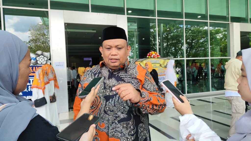 PKS Kaltim Komit Dukung Gratispol dan Kepentingan Rakyat Sekretaris Fraksi PKS DPRD Kaltim Agusriansyah Ridwan saat diwawancarai di Gedung Convention Hall Samarinda.