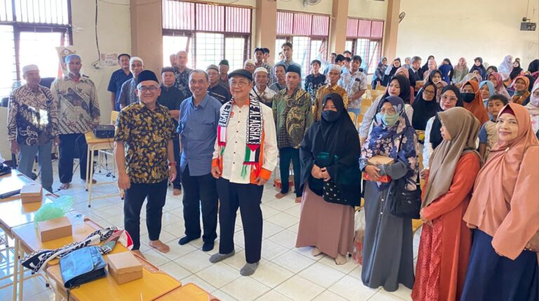 Aus Hidayat Tegaskan Demokrasi Harus Berlandaskan Pancasila Anggota DPR RI dari Fraksi PKS KH Aus Hidayat Noor