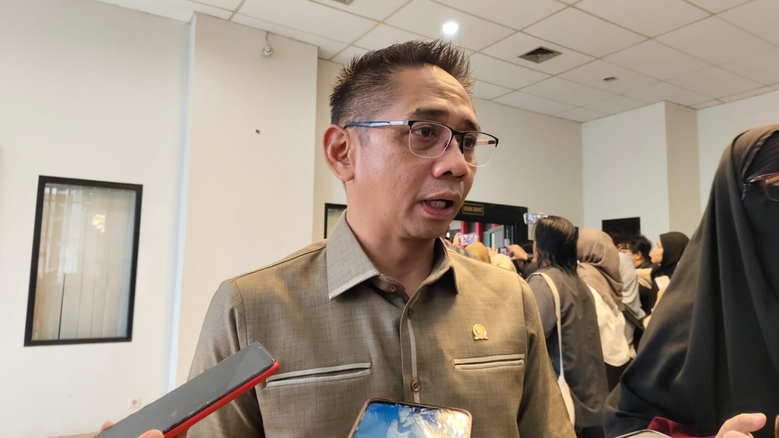 Firnadi Ikhsan Optimistis Fiskal Kaltim 2026 Bisa Kembali Menguat Firnadi Ikhsan, Ketua Fraksi PKS DPRD Kaltim saat diwawancarai di Gedung E DPRD Kaltim, Senin (26/5/2025)