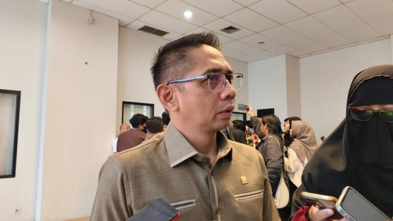 Firnadi Ikhsan: Perusda Kaltim Harus Profesional dan Hasilkan PAD Firnadi Ikhsan, anggota Komisi II DPRD Kaltim