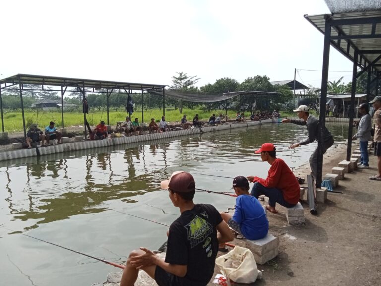 Mabar di Kolam WKB Kebaron Disambut Antusias Warga