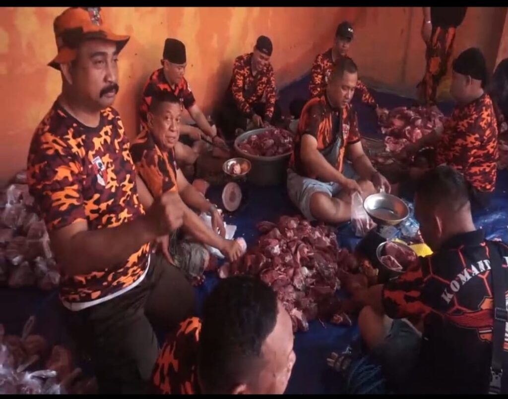 PP KOTI Kaltim Kurban 8 Sapi, Salurkan 750 Paket Daging