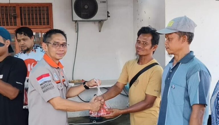 PKS Kukar Bagikan 6.080 Paket Qurban di Seluruh Kecamatan Ketua DPD PKS Kukar, Firnadi Ikhsan