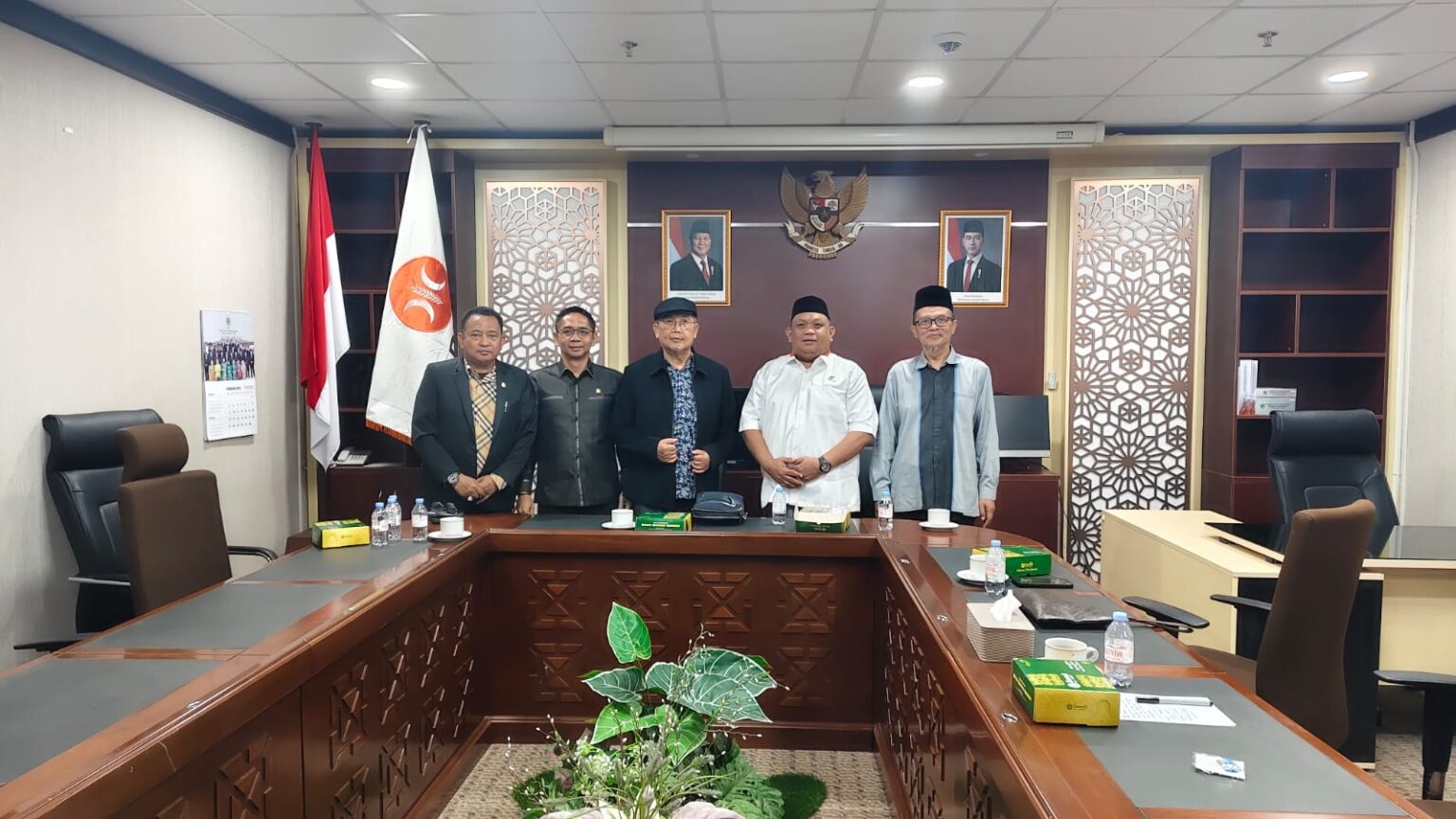 KH Aus Hidayat Nur Kunjungi Fraksi PKS DPRD Kaltim, Dorong Penguatan Aspirasi Rakyat dan Reformasi BUMD Anggota Komisi II DPR RI KH Aus Hidayat Nur