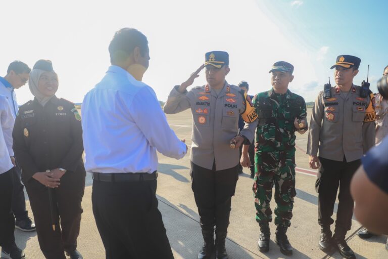 Kapolres Kediri Kawal Menteri Pertanian di Perkebunan Djengkol Kapolres Kediri AKBP Bramastyo Priaji, S.H., S.I.K., M.Si