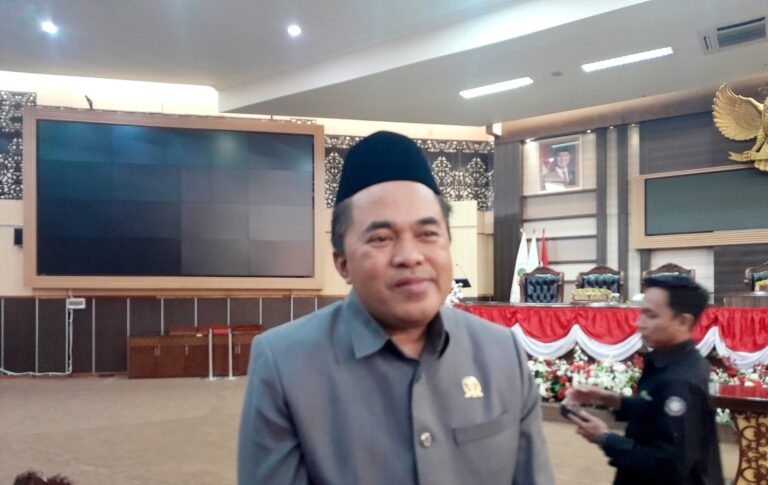 Ahmad Yani Desak Pemkab Bebaskan Tunggakan Pedagang Pasar