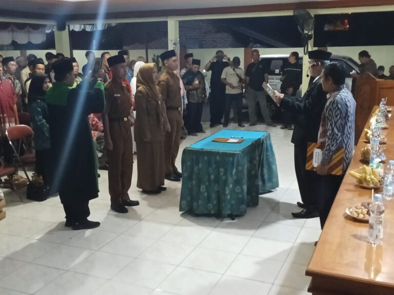 Tiga Perangkat Desa Kebaron Resmi Dilantik, Kades Suwito Tegaskan Layanan 24 Jam