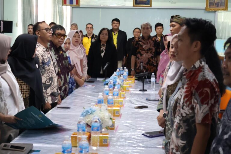 UNESA Bekali Mahasiswa TGBC Thailand Ilmu Kelola Keuangan Bisnis