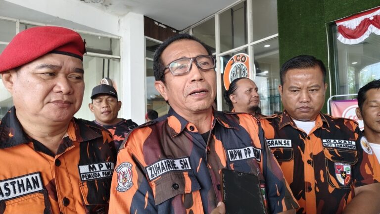 Ketua Harian MPW PP Kaltim, Zuhairie didampingi Ketua P2C PP Kaltim wilayah Balikpapan, Penajam Paser Utara, dan Paser, Elliyansyah Kasthan