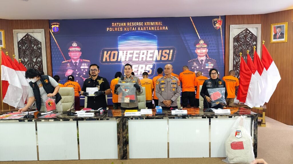 Polres Kukar Bongkar Sindikat Emas Palsu, Tiga Orang Ditangkap