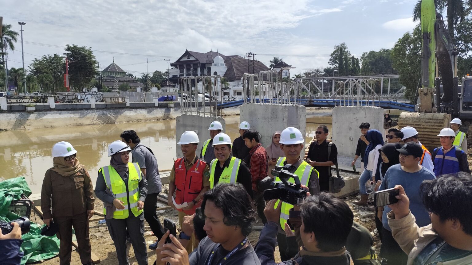 DPRD Kukar Sidak Proyek Turap dan Jembatan di Tenggarong