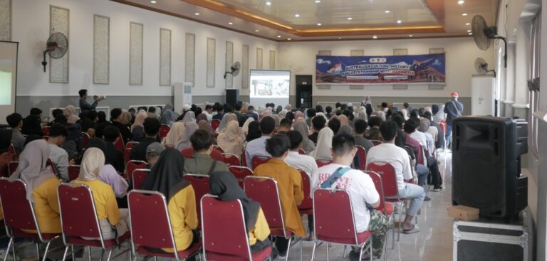 Pare Bongkar Strategi Lolos Beasiswa AAS dan WHV Bersama Konjen Australia Seminar Beasiswa Australian Awards Scholarship (AAS), Working Holiday Visa (WHV), serta Budaya, Sejarah, dan Hubungan Australia-Indonesia di Ballroom Hotel Surya Pare