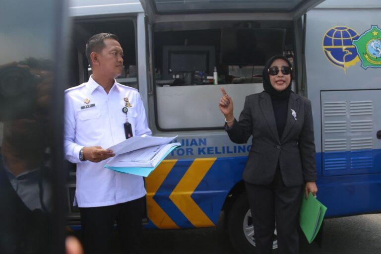 Pemkab Sidoarjo Maksimalkan Mobil Uji Keliling dalam Layanan Uji KIR Wakil Bupati Sidoarjo Hj. Mimik Idayana