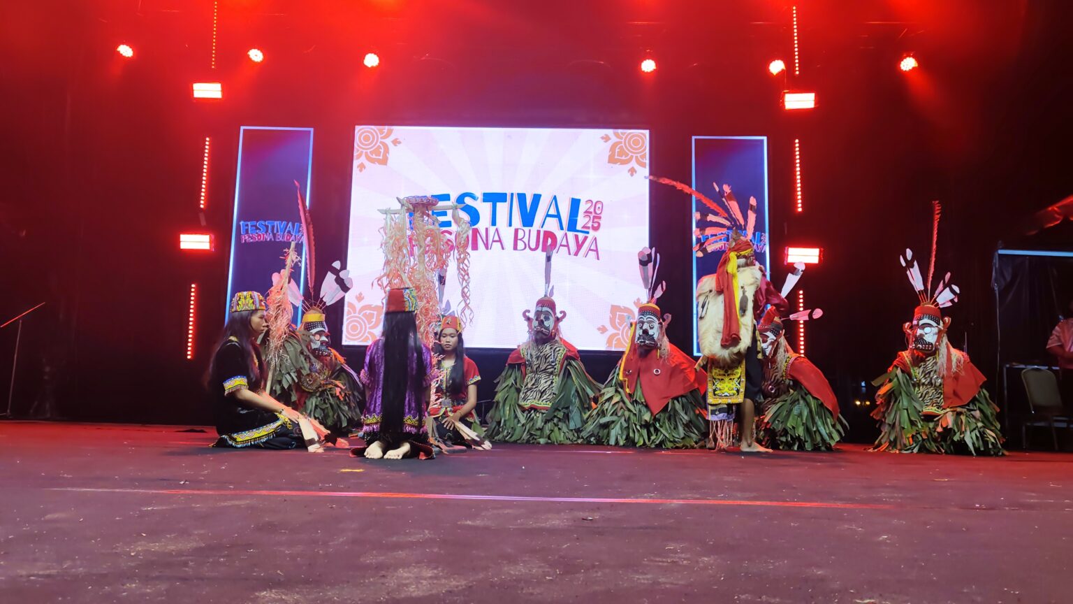Tari Hudoq Warnai Penutupan Festival Budaya Kutim