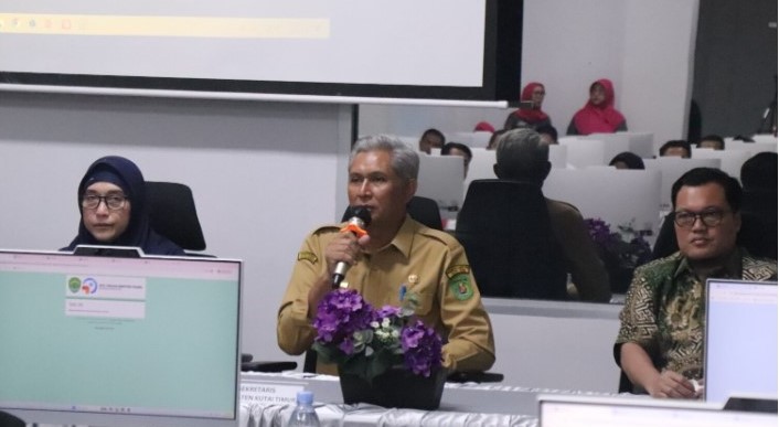 Tantangan Baru ASN Kutim, 37 Kandidat Jalani Tes Seleksi JPTP di Samarinda Kepala BKPSDM Kutim Misliansyah mendampingi Sekretaris Kabupaten (Seskab) Kutim, Rizali Hadi