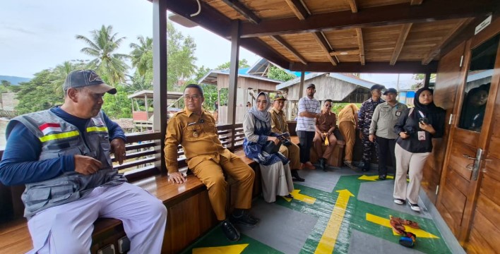 Wabup Kutim Tinjau Layanan RS Kapal dr Lie di Sandaran Wakil Bupati Kutim, Mahyunadi, meninjau Rumah Sakit Kapal (RSK) dr Lie Dharmawan di Kecamatan Sandaran. Pada Selasa (4/11/2025) (Foto: Prokutim)