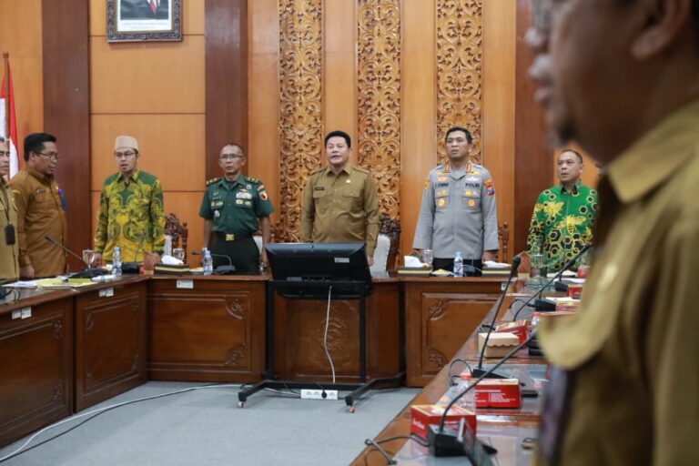Rapat Persiapan Pilkades tahun 2026 di Opsroom Sekretariat Daerah Kabupaten Sidoarjo, Senin (3/11/2025).
