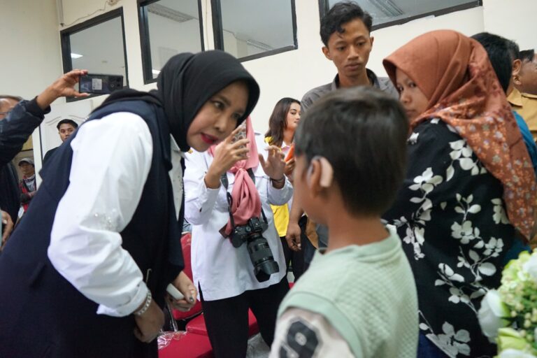 27 Warga Tuna Rungu Sidoarjo Terima Alat Bantu Dengar