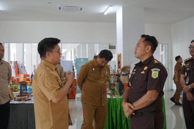 Pasar Tangga Arung Squere di Rundung Isu Pungli, Wakil Bupati Rendi Soalihin, Lakukan Inspeksi Mendadak Wakil Bupati Kutai Kartanegara Rendi Solihin bersama jajaran langsung melakukan inspeksi mendadak (sidak) ke lokasi Senin pagi (30/3/2026).