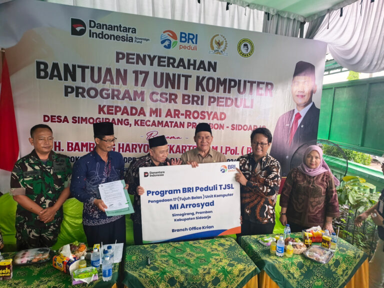 BRI Krian Salurkan 17 Komputer untuk MI Ar-Rosyad