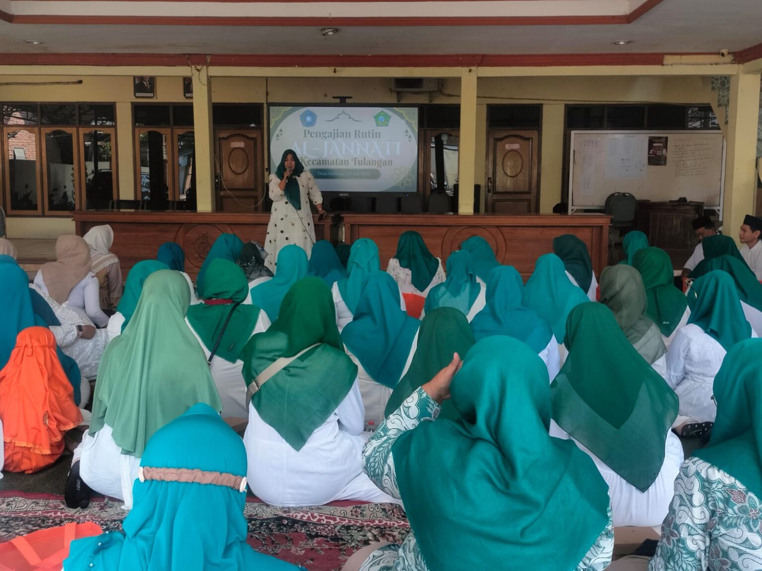 PKK Tulangan Bahas “Duwik”, Dorong Bijak Kelola Uang Pengajian Al Jannatin,kegiatan rutin PKK se-Kecamatan Tulangan di Balai Desa Kebaron, Kecamatan Tulangan, Rabu (22/7/2026). (Foto: Dian)