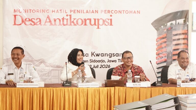 Wabup Mimik Ajak Warga Perkuat Transparansi,Desa Kwangsan Diproyeksikan Jadi Percontohan Desa Anti Korupsi Nasional Kegiatan monitoring dihadiri Wakil Bupati Sidoarjo Hj. Mimik Idayana, Ketua Satuan Tugas Direktorat Pembinaan Peran Serta Masyarakat KPK RI,Rabu (29/7/2026)(FT/DN)