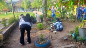 Jumat Bersih Satukan Keluarga Besar SMANSATARA Suasana Jumat Bersih di SMA 1 Sangatta Utara, Jumat (31/7/2026)