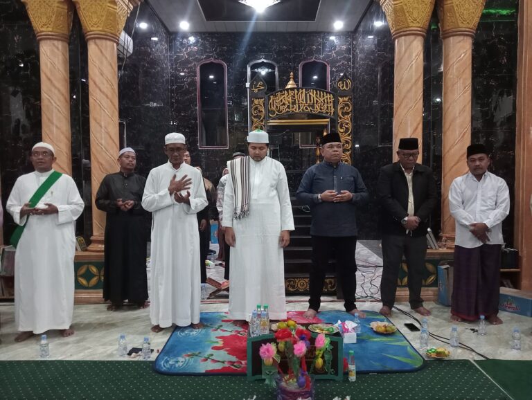 Maulid Nabi di Jembayan, Jamhari Serukan Keteladanan HM Jamhari mengajak warga Jembayan meneladani akhlak Rasulullah dalam peringatan Maulid Nabi Muhammad SAW 1448 H