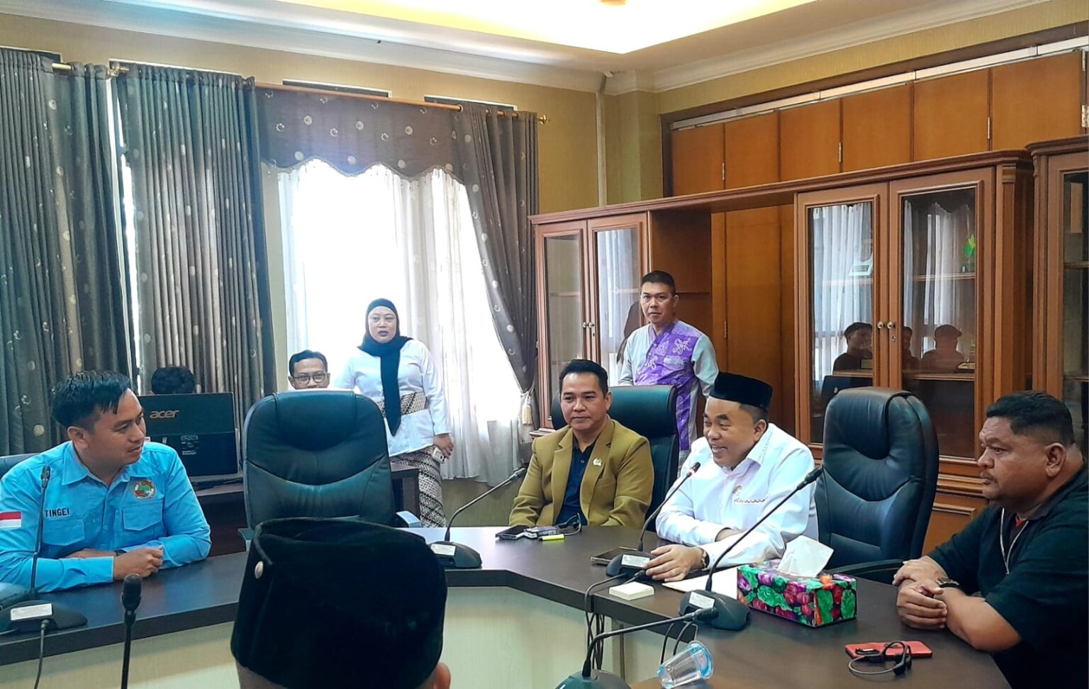 Suasana Rapat Dengar Pendapat (RDP) Komisi I DPRD Kutai Kartanegara membahas dugaan pencemaran Sungai Pleo di Kecamatan Tabang yang diduga berkaitan dengan aktivitas pertambangan PT Ade Putra Tanrajeng (APT), Rabu (23/9/2026).