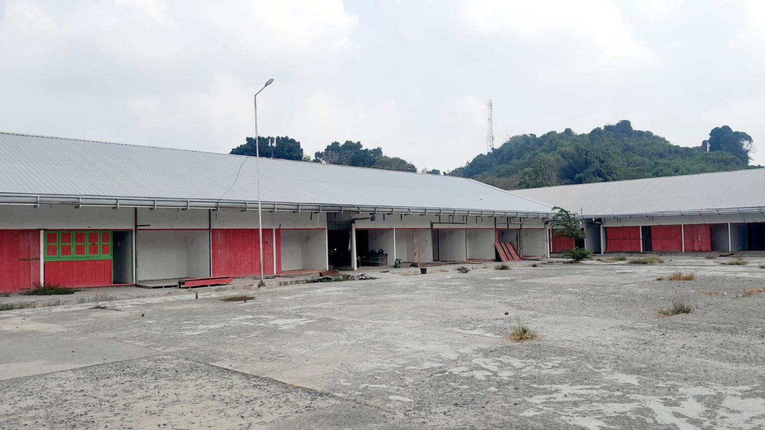 Lapangan Pemuda Kukar Kembali Difungsikan sebagai Fasilitas Olahraga Suasana kawasan Lapangan Pemuda di Tenggarong, Kutai Kartanegara, yang sebelumnya digunakan sebagai lokasi penampungan sementara pedagang Pasar Tangga Arung. Pemkab Kukar akan menata kembali kawasan tersebut untuk difungsikan sebagai fasilitas olahraga.