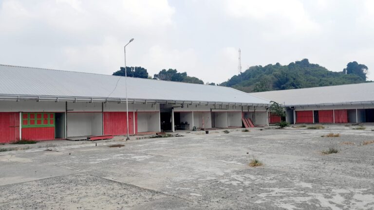Lapangan Pemuda Kukar Kembali Difungsikan sebagai Fasilitas Olahraga Suasana kawasan Lapangan Pemuda di Tenggarong, Kutai Kartanegara, yang sebelumnya digunakan sebagai lokasi penampungan sementara pedagang Pasar Tangga Arung. Pemkab Kukar akan menata kembali kawasan tersebut untuk difungsikan sebagai fasilitas olahraga.