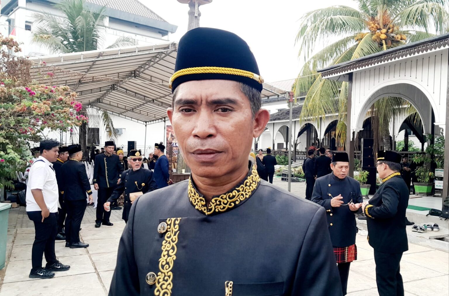 Wakil Ketua DPRD Kutai Kartanegara (Kukar), Junadi, saat memberikan keterangan terkait capaian Desa Sumber Sari yang masuk jajaran terbaik nasional Program Desa Cinta Statistik (Desa Cantik) 2026.