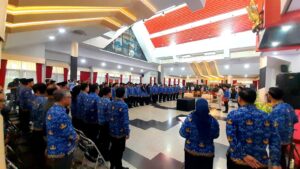 Lantik Sekitar 80 Pejabat, Bupati Aulia Minta Langsung Tancap Gas Tuntaskan Program 2026 Bupati Kutai Kartanegara Aulia Rahman Basri saat memimpin prosesi pelantikan pejabat manajerial dan nonmanajerial di lingkungan Pemkab Kukar, Jumat (2/10/2026).