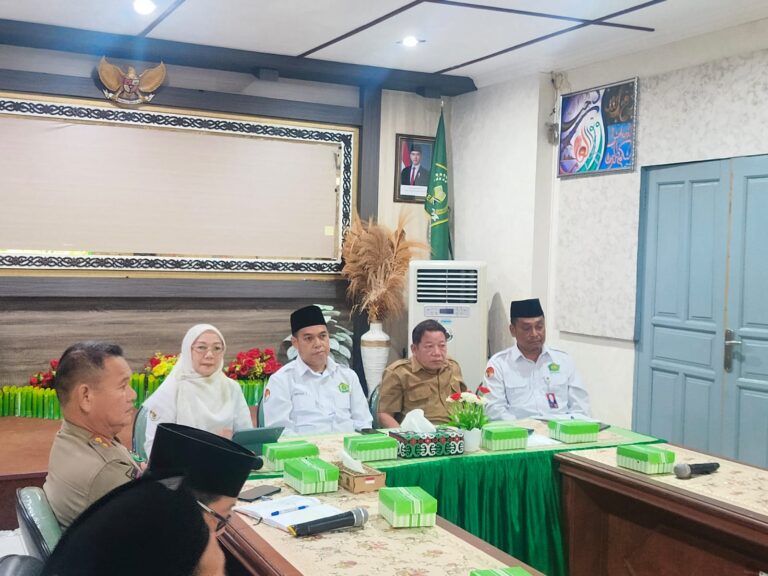 Pemkab Kukar bersama Kemenag dan OPD terkait membahas persiapan peringatan Hari Santri Nasional 2026 di Aula Kantor Kemenag Kukar.