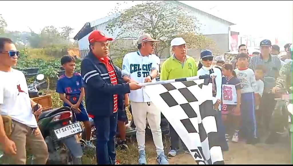 HUT ke-64 Purwa Jaya, Ahmad Yani Serukan Persatuan Warga Ketua DPRD Kukar, Ahmad Yani saat peringatan Hari Ulang Tahun (HUT) ke-64 Desa Purwa Jaya, Kecamatan Loa Janan, Kabupaten Kutai Kartanegara (Kukar), Minggu (18/10/2026)