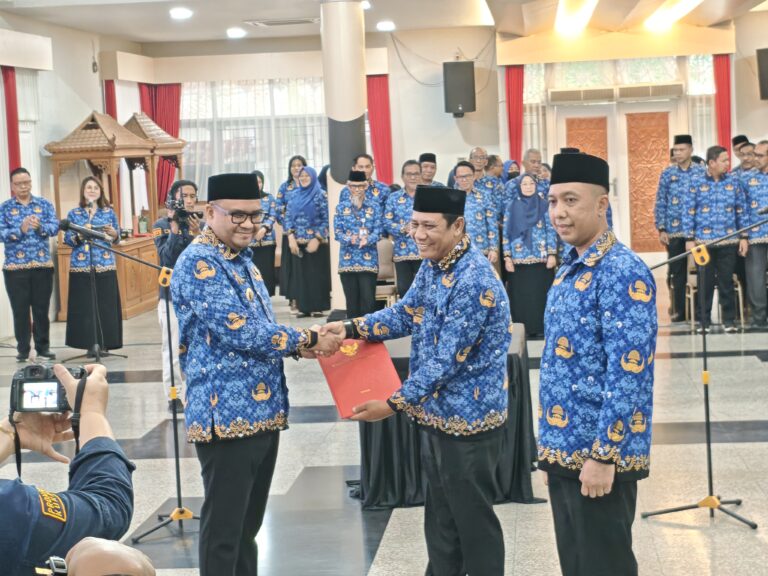 Lantik 11 Pejabat, Bupati Kukar Minta Segera Beradaptasi dan Berinovasi