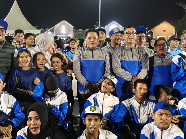 Lepas 2.500 Atlet Menuju Porprov Kaltim VIII, Ahmad Yani Targetkan Kukar Raih Juara Umum 2.500 atlet dari berbagai cabang olahraga (cabor) asal Kabupaten Kutai Kartanegara (Kukar) resmi dilepas untuk mengikuti Pekan Olahraga Provinsi (Porprov) Kalimantan Timur (Kaltim) ke VIII tahun 2026