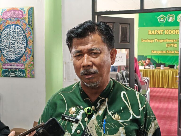 Sekretaris Daerah (Sekda) Kukar sekaligus Ketua Lembaga Pengembangan Tilawatil Quran (LPTQ) Kukar, Sunggono usai rapat koordinasi LPTQ Kukar di Gedung Sekretariat LPTQ Kukar, Kamis (15/10/2026).