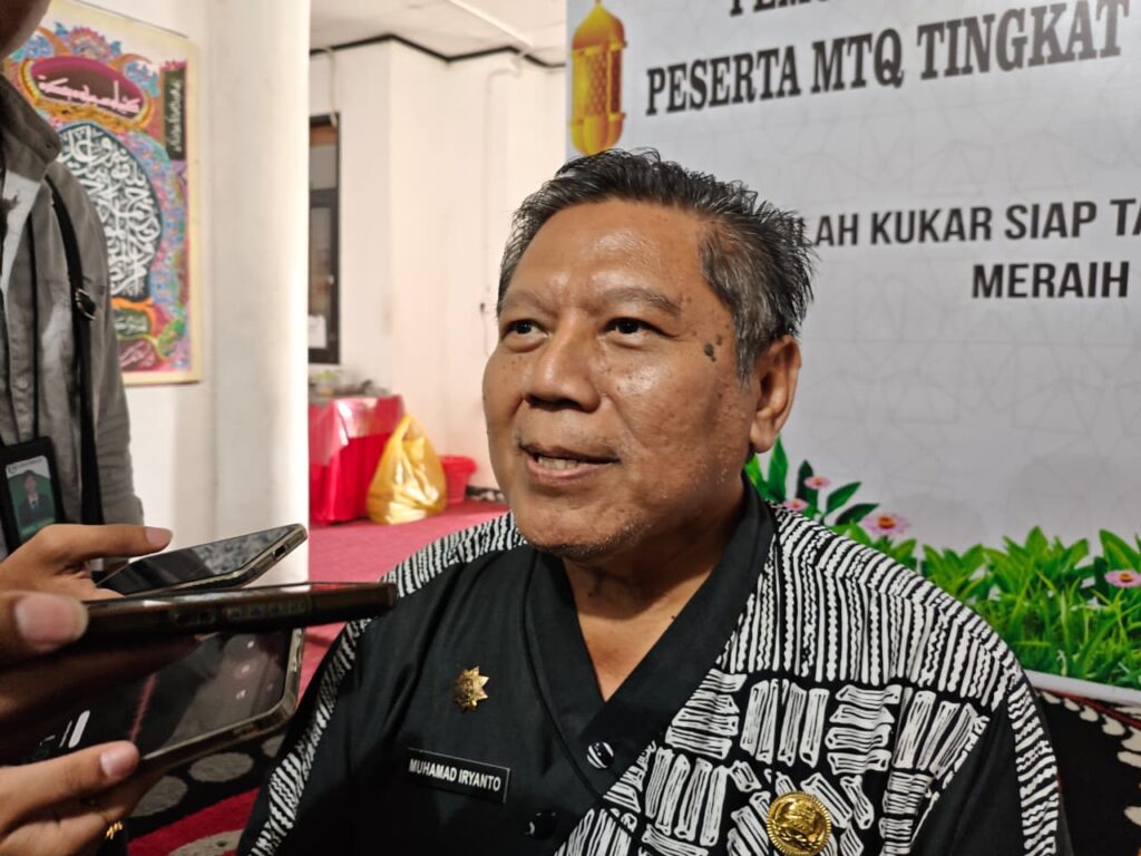 Dukcapil Kukar Susuri Wilayah Laut, Permudah Urusan Dokumen Warga Pelosok Plt Kepala Disdukcapil Kukar, Muhammad Iryanto