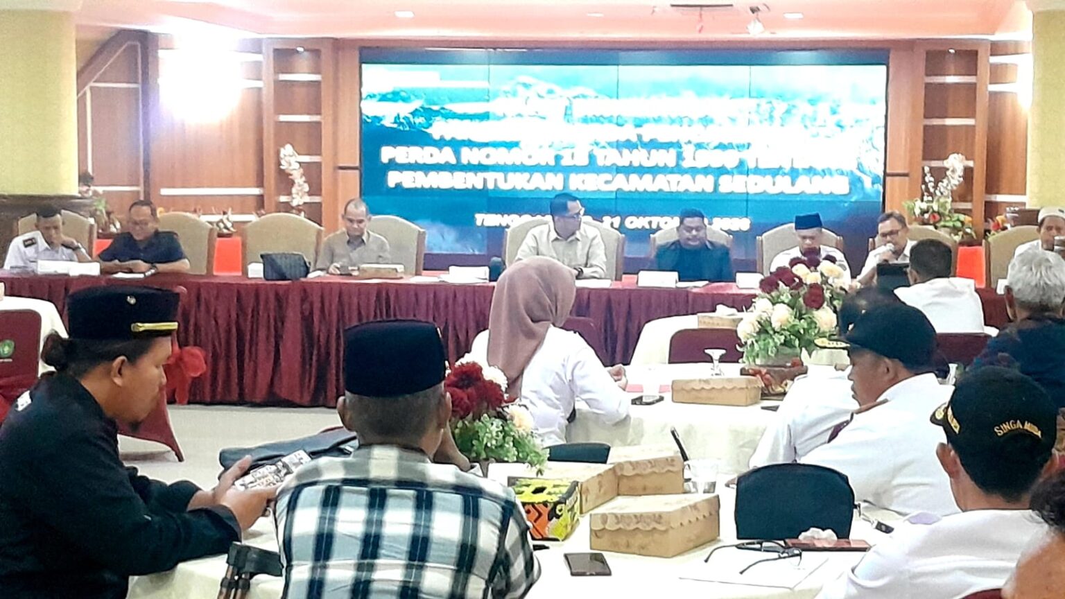 Rapat Dengar Pendapat (RDP) yang dipimpin Ketua Pansus, Hendra, didampingi anggota Pansus Kamarun Zaman, Safruddin, dan Agustinus Sudarsono. Rapat berlangsung pada Rabu (21/10/2026)