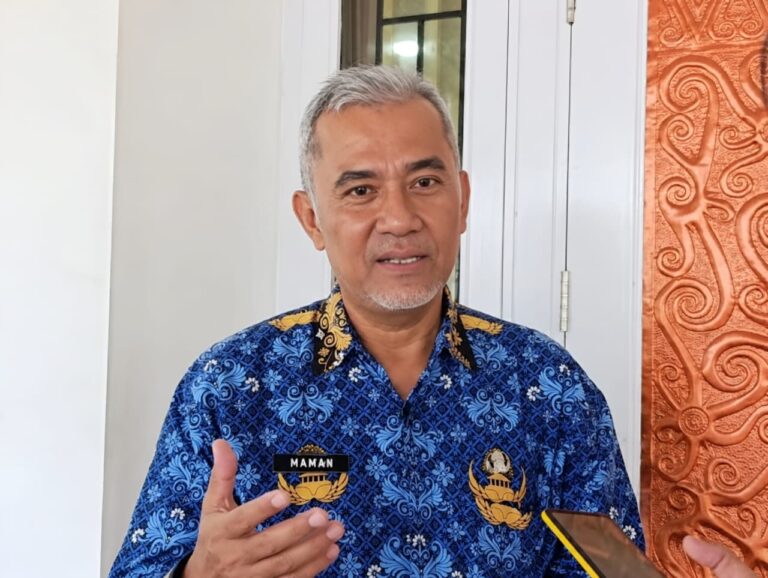 Lewat Sekolah Lansia, DP2KB Kukar Buka Ruang Berkarya bagi Lansia Kepala DP2KB Kukar, Maman Setiawan