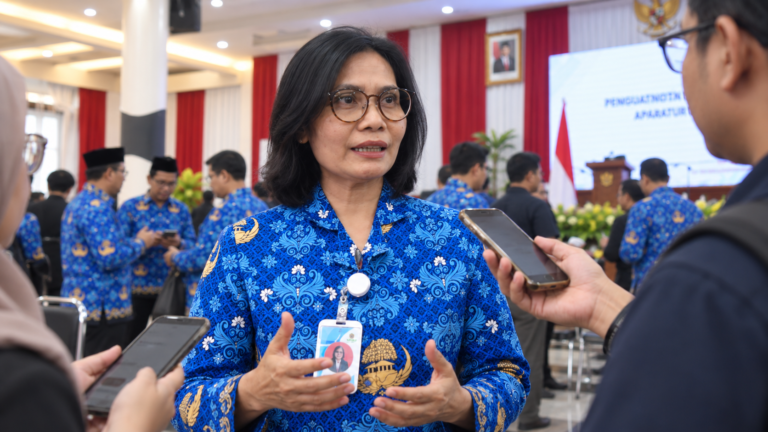 Kasus ISPA Kukar Tembus 10 Ribu, Dinkes Soroti Kabut Asap yang Belum Stabil Kepala Dinas Kesehatan Kukar, Ismi Muffidah saat diwawancarai awak media (dok.Javasia)